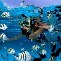 chica-snorkel-catalina