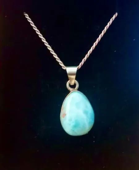 ¿Qué comprar en Punta Cana? Los mejores souvenirs 6 colgante-piedra-larimar